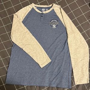 New York Yankees Button Up Long Sleeve Tee